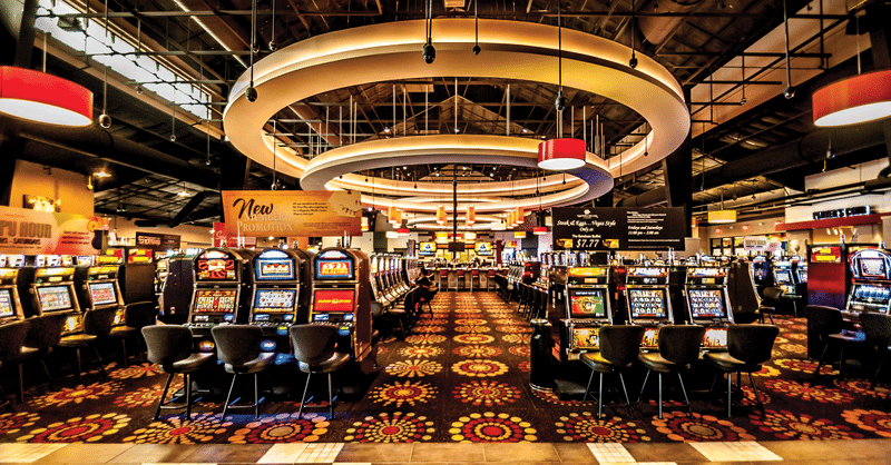 9 Dahilan Kung Paano Matalo sa Slot Machine 1 Ang istraktura ng pagbabayad ng mga slot machine ay napakabagu-bago, na may maliit na porsyento ng mga manlalaro na nanalo ng malaking pera habang marami pang iba ang natatalo.