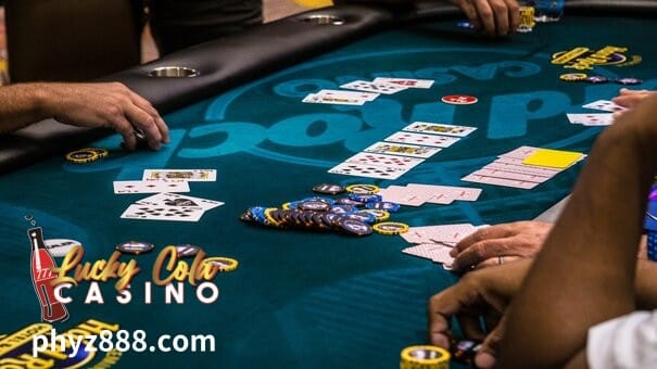 Paano Maglaro ng Four Card Poker Online 1 Ang Four Card Poker ay hindi talaga laro ng poker. Ito ay isang laro ng casino na katulad ng blackjack, ngunit gumagamit ito ng poker-based na pag-iisip.